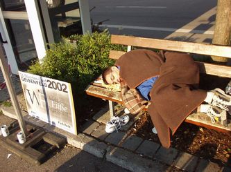 Jolle sleeping Saturday morning / 24-h-run Geisenfeld (© 2002 by Johannes Beck)