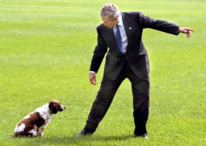 Not everyone is following Bush (© 2002 Associated Press AP)